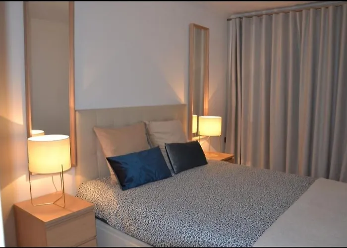 Heart Stone By The Sea לוריניה